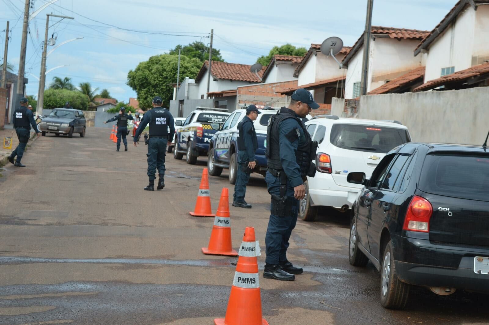 Imagem de compartilhamento para o artigo PM aborda mais de 200 veículos em Blitz da Operação Carnaval MS 2024 em Coxim da MS Todo dia